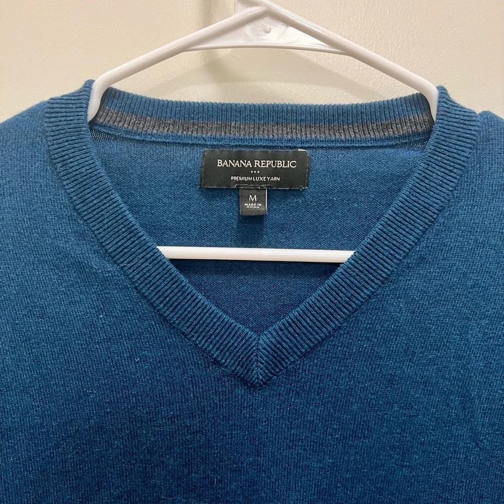Men’s Banana Republic Blue Premium Luxe Yarn Sweater - Picture 2 of 6
